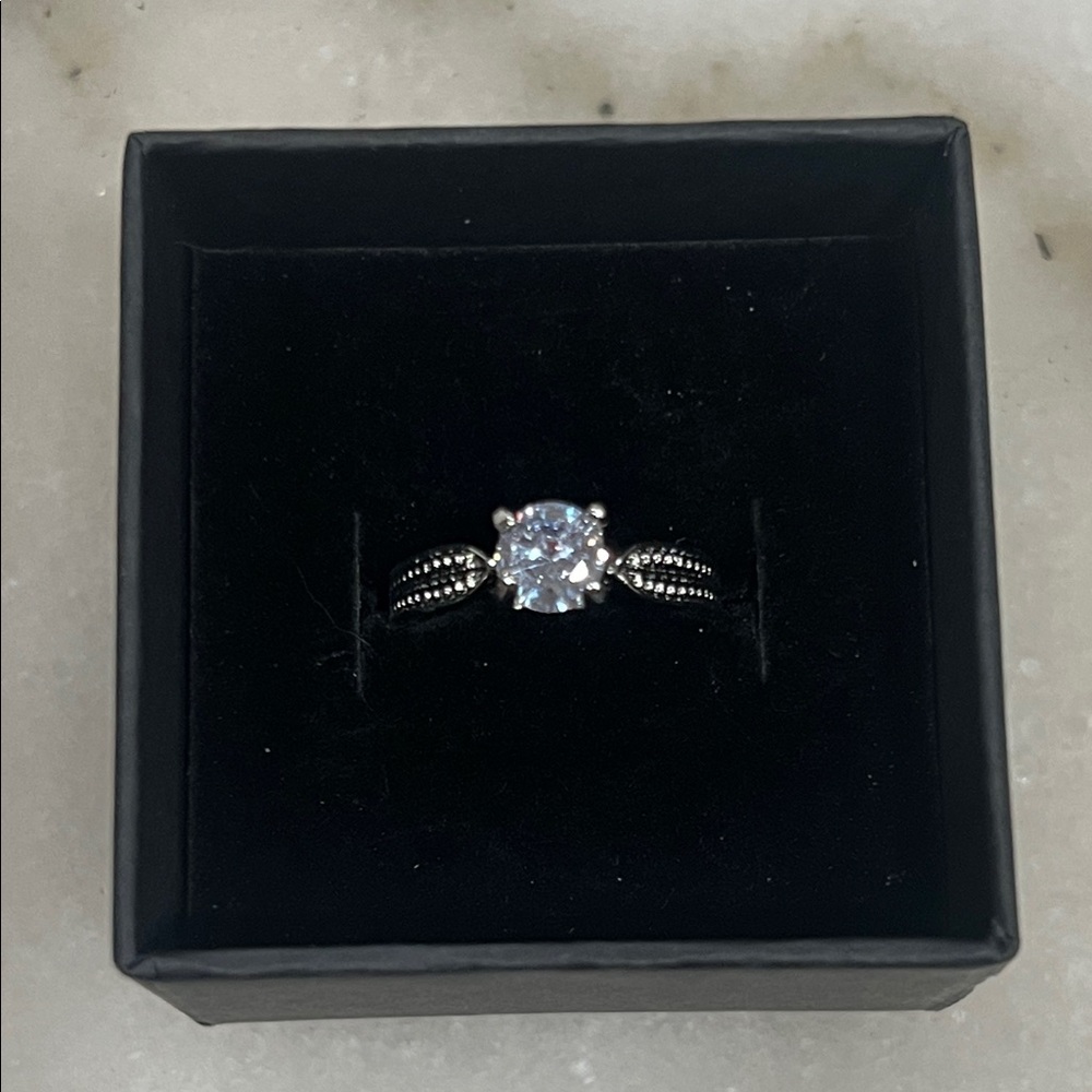 Elegant Silver Ring with Crystal Accent Size 7.25